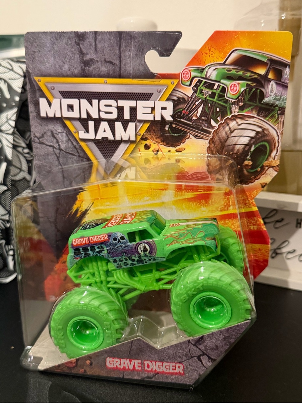 Monster Jam Official Grave Digger Neon Green Series 01 Die-Cast Truck 1:64 Scale
